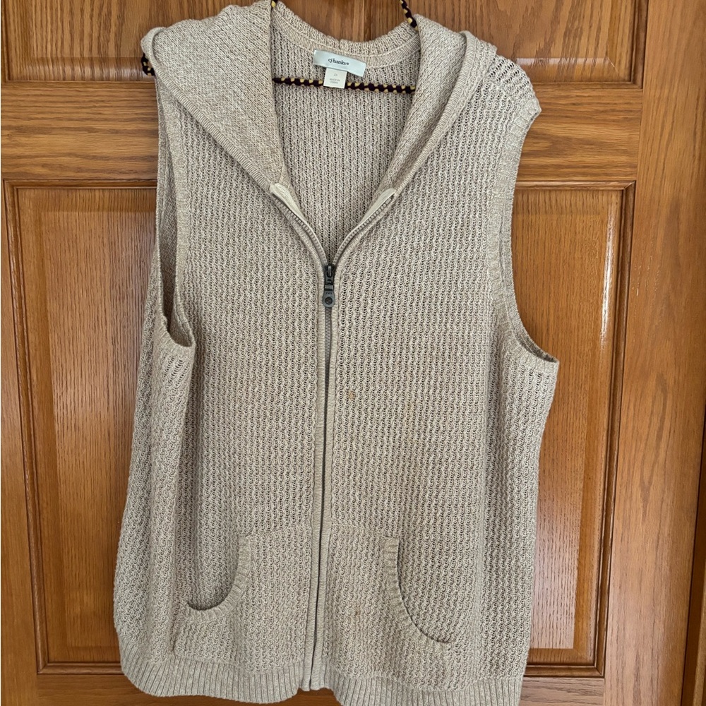 Woman’s cotton knitted vest.